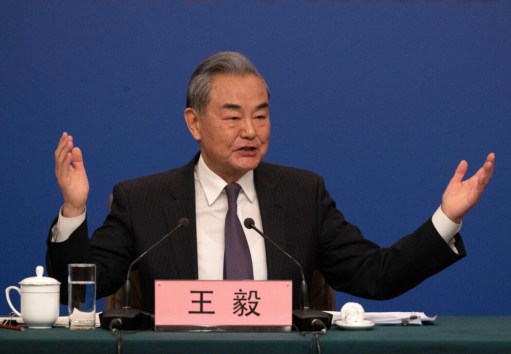 王毅批美国“两面人”，为中国外交和经济政策辩护