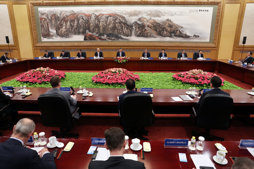 习近平会见数十名外企高管，中国努力吸引外资