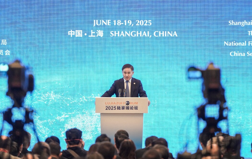 中国挑战美元世界主要货币地位，推动人民币国际化